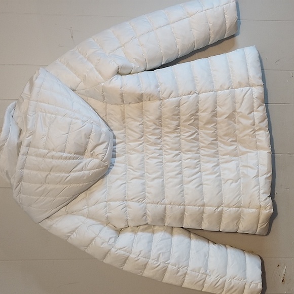 Jessica Simpson White Puffer Jacket with Quilted Texture - Picture 8 of 8